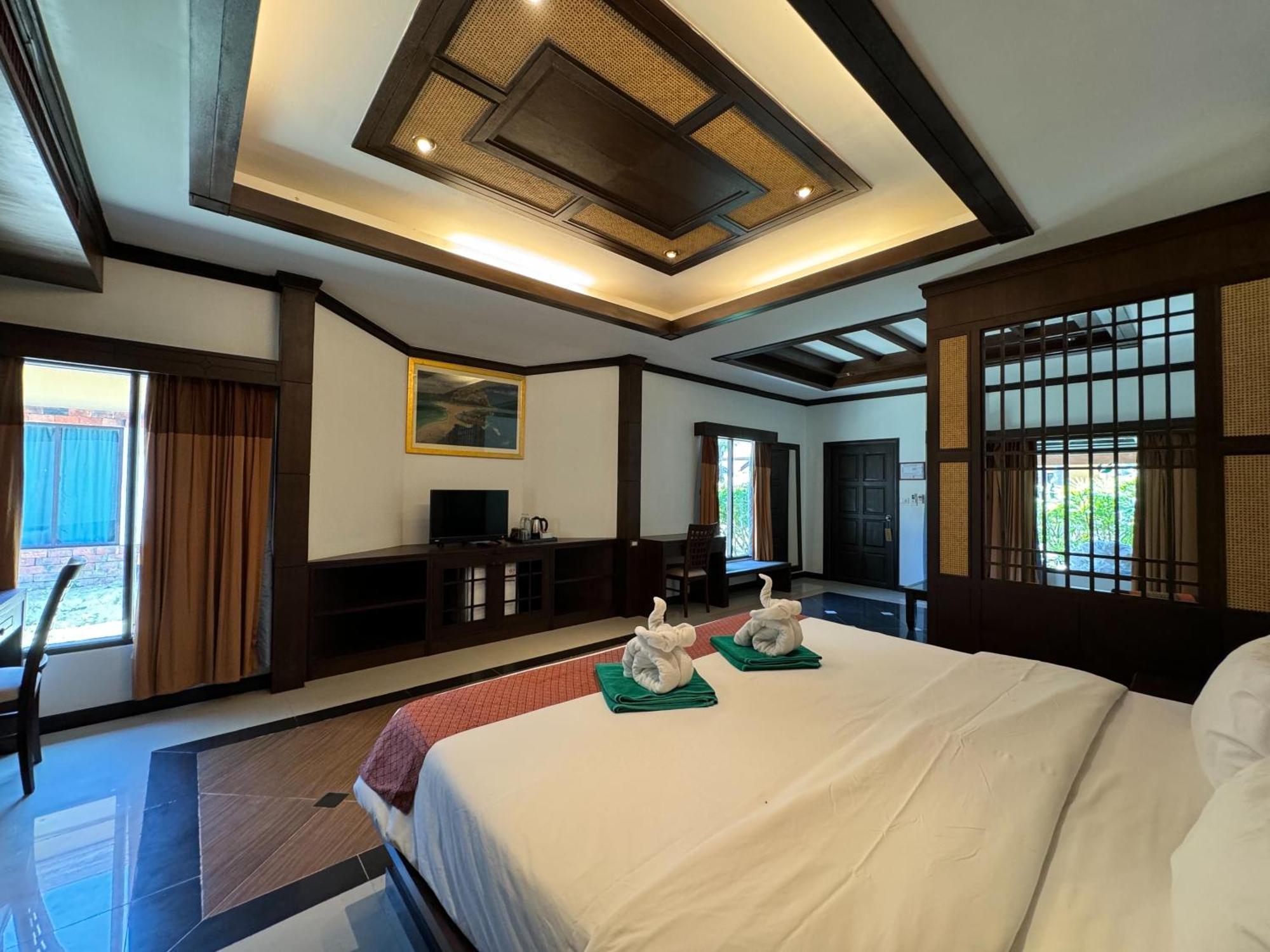 Beach Bungalow At Lanta Resort Ko Lanta Esterno foto