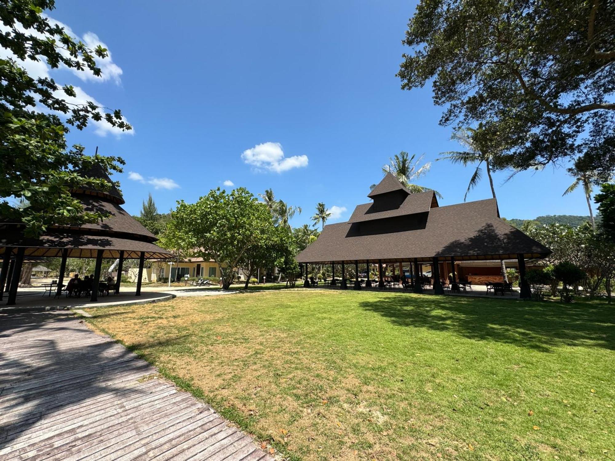 Beach Bungalow At Lanta Resort Ko Lanta Esterno foto