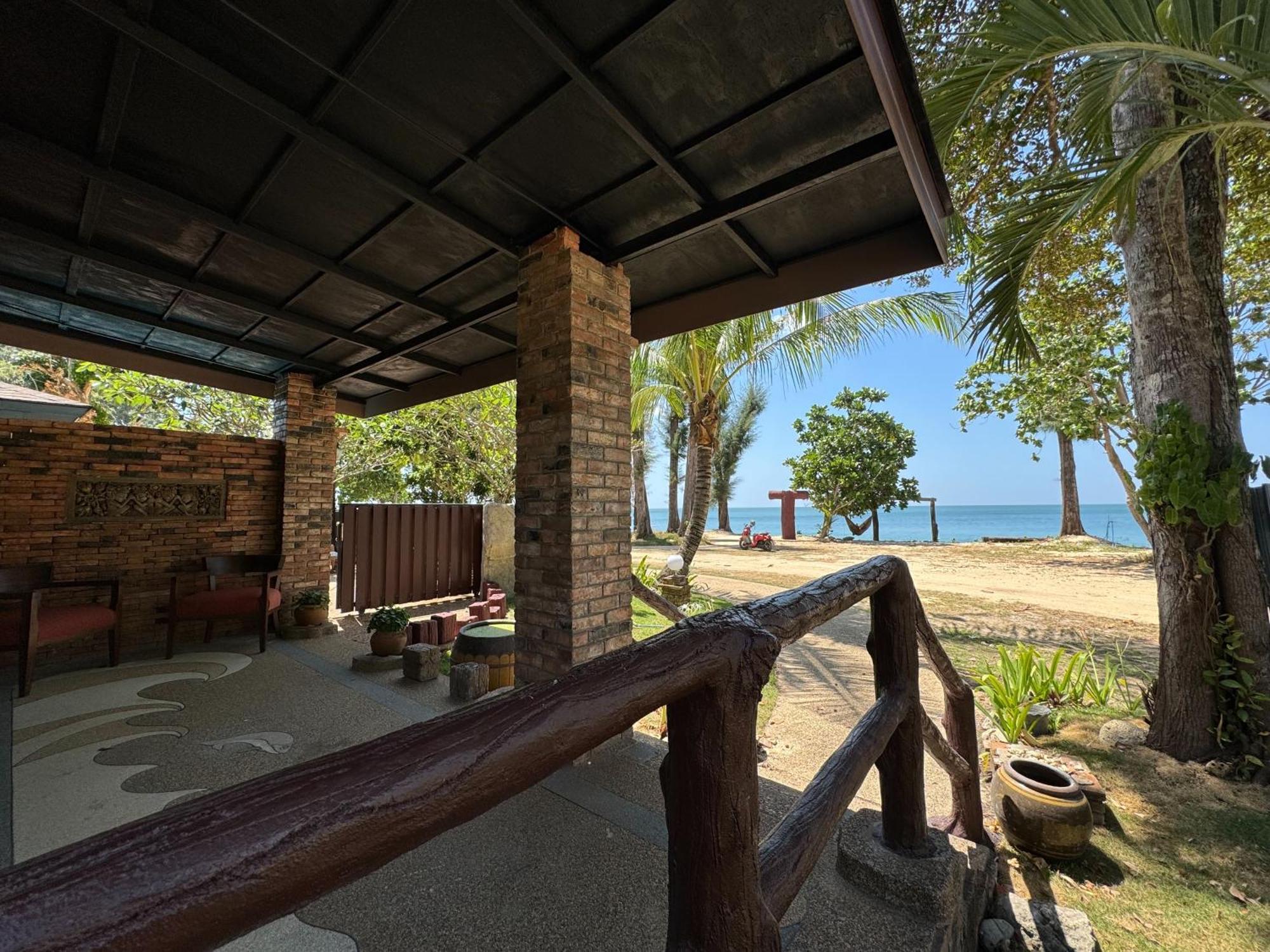Beach Bungalow At Lanta Resort Ko Lanta Esterno foto